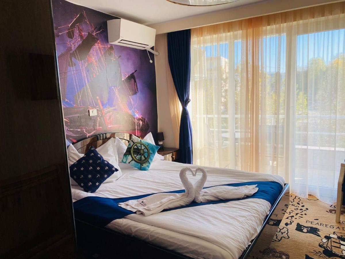 Hotel Pirates