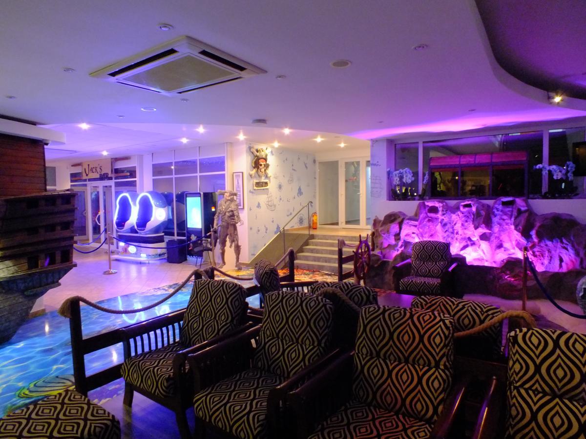 Pirates Hotel