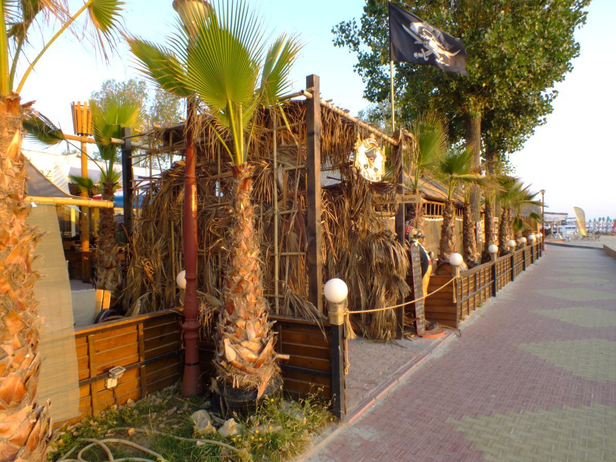 Pirates Hotel