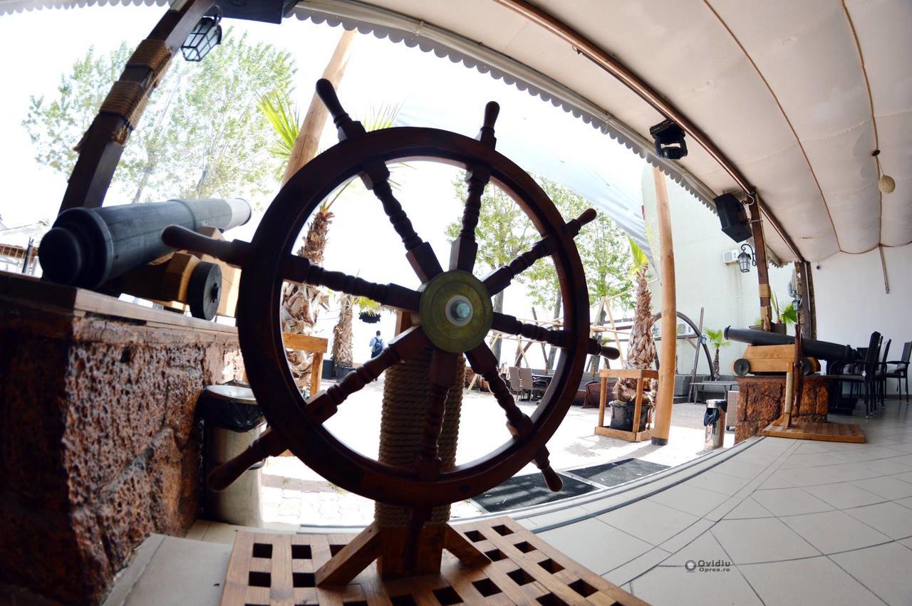 Pirates Hotel